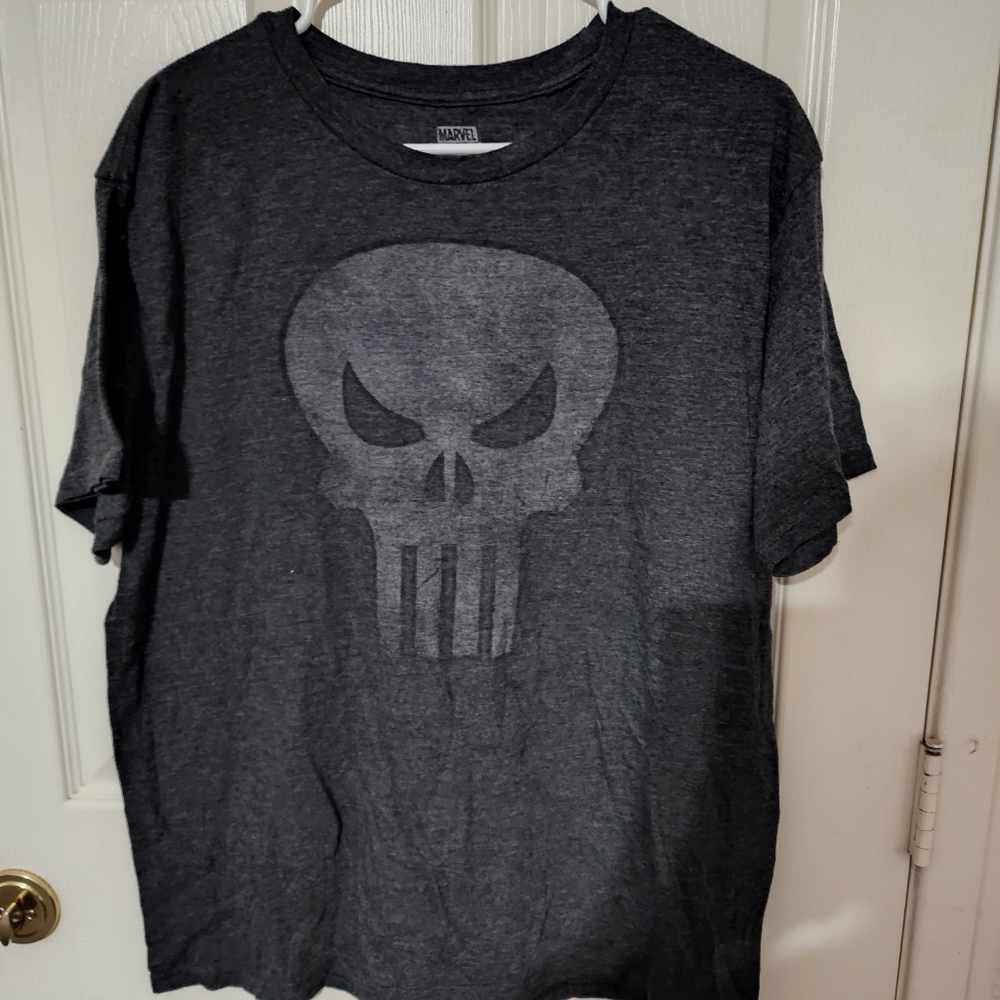 Marvel Comics Punisher Shirt size XL